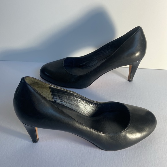 Cole Haan Round Toe Three Inch Classic Pump With Leather Soles - Size 10B - Picture 2 of 10